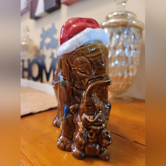 DISNEY- Trader Sam’s Grog Grotto- Holiday Elephant – 1st Edition - EXCLUSIVE !! - Picture 6 of 15